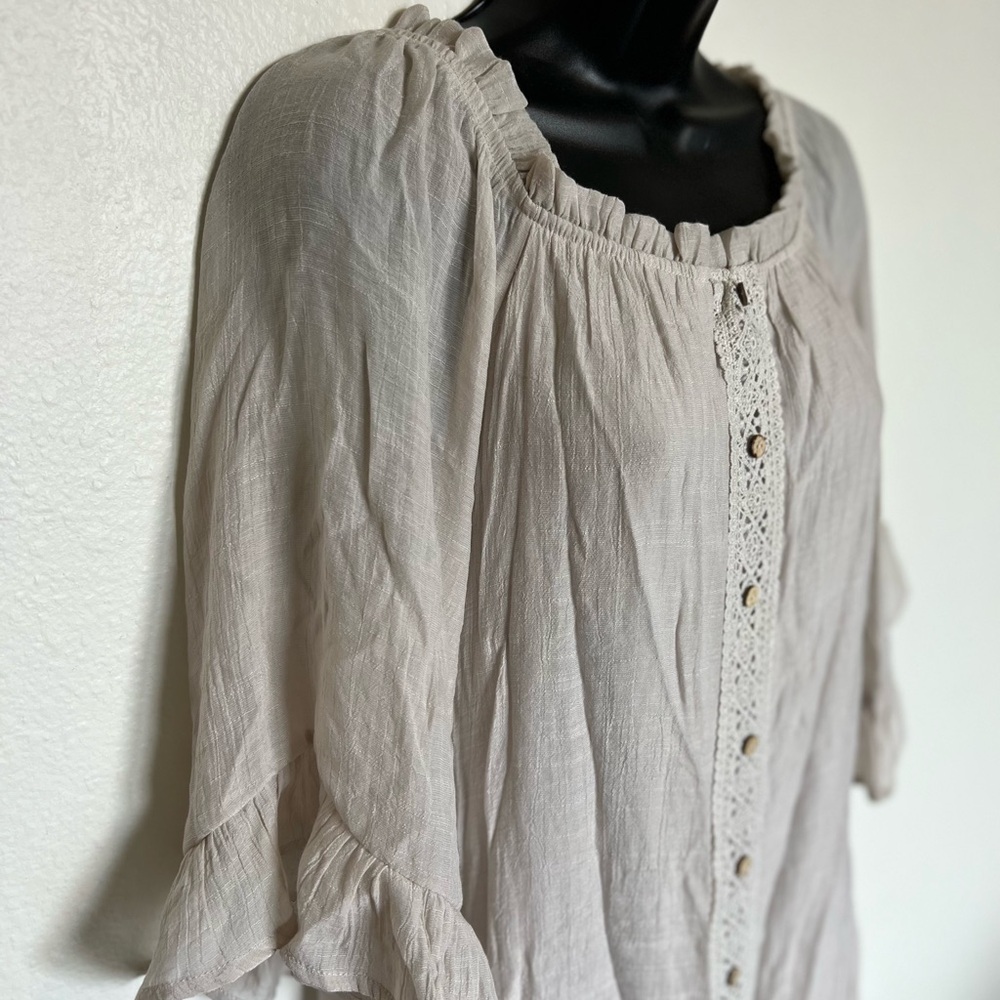 Naïf Linen Dress with Button Down details. Size L.